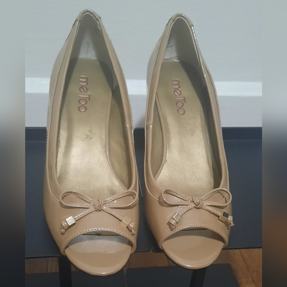 Me Too Beige/Nude Patent Leather Peep Toe, Wedge Heel Pumps, New! Size 6